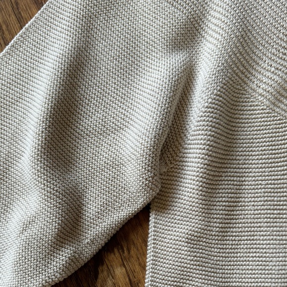 Uniqlo Crew - Picture 3 of 4